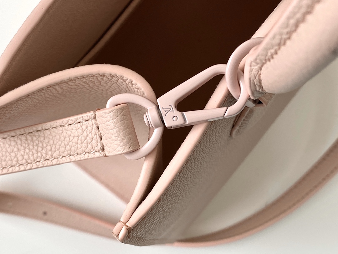 l0vis Vvtt0n lockme tote pm soft grained calfskin leather rose pink m55818 27.5 x 22 x 12 cm