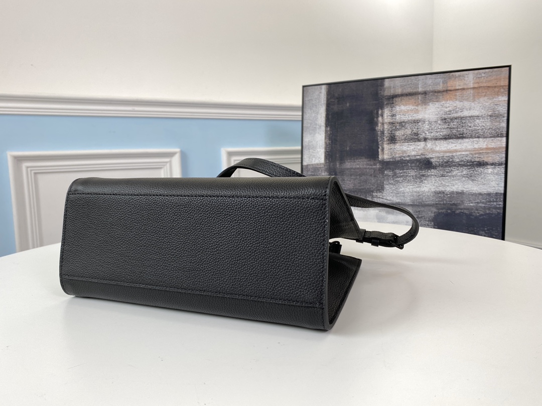 l0vis Vvtt0n lockme tote pm soft grained calfskin leather black m55845 27.5 x 22 x 12 cm