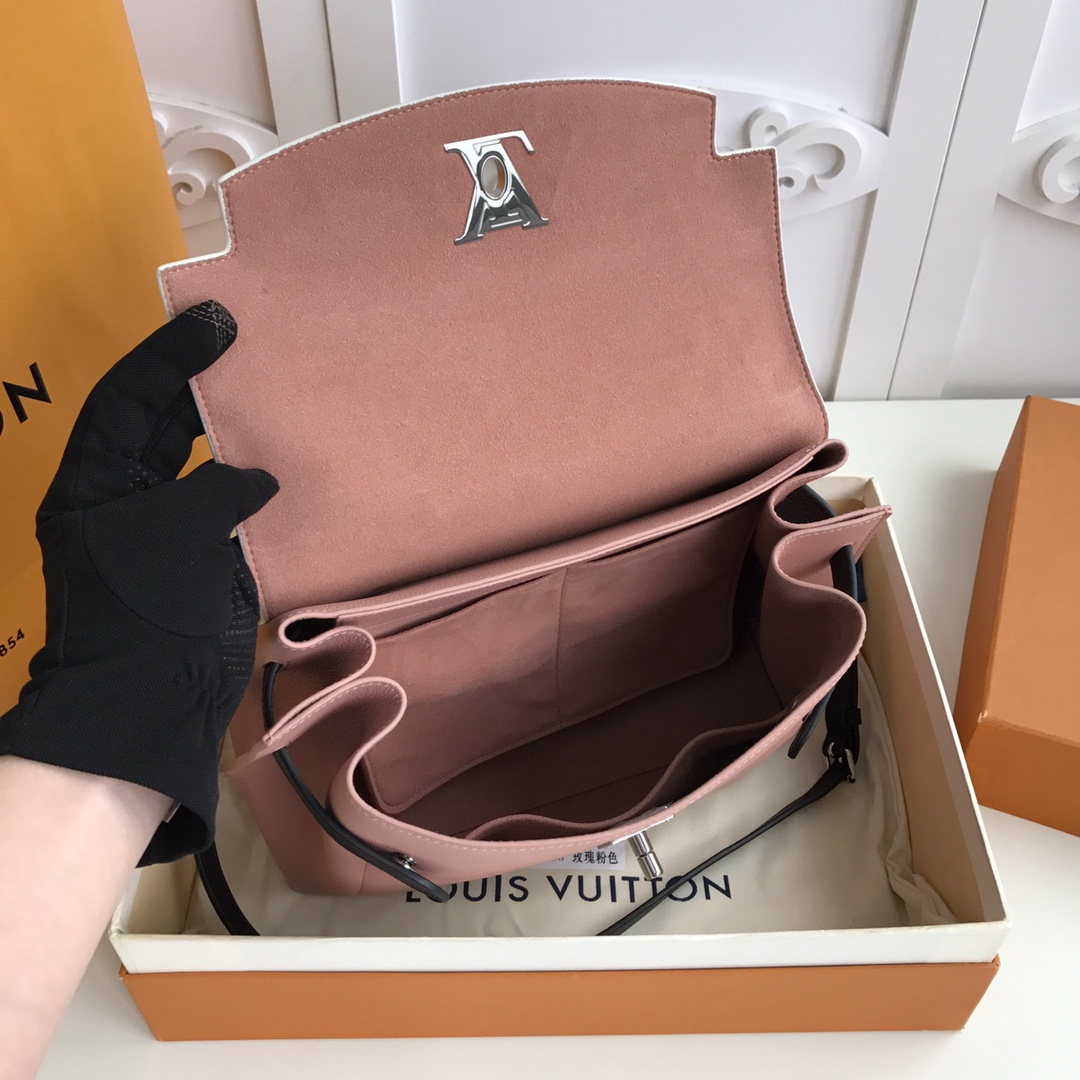 l0vis Vvtt0n lockme ever mm soft grained calfskin leather pink and white m56094 33.5 x 21.5 x 14.5 cm