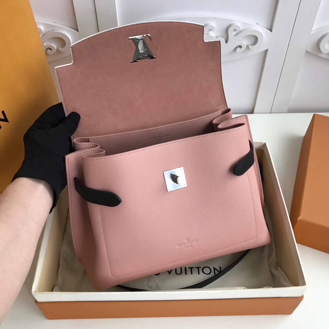 l0vis Vvtt0n lockme ever mm soft grained calfskin leather pink and white m56094 33.5 x 21.5 x 14.5 cm