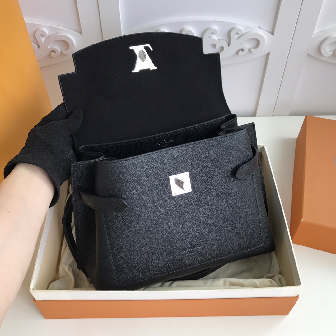 l0vis Vvtt0n lockme ever mm soft grained calfskin leather black m51395 33.5 x 21.5 x 14.5 cm