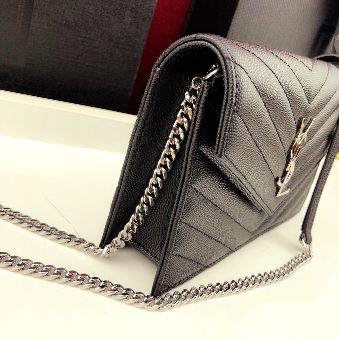 Y51 envelope chain wallet in grain de poudre embossed leather silver metal black 393953 19 x 11.5 x 4 cm