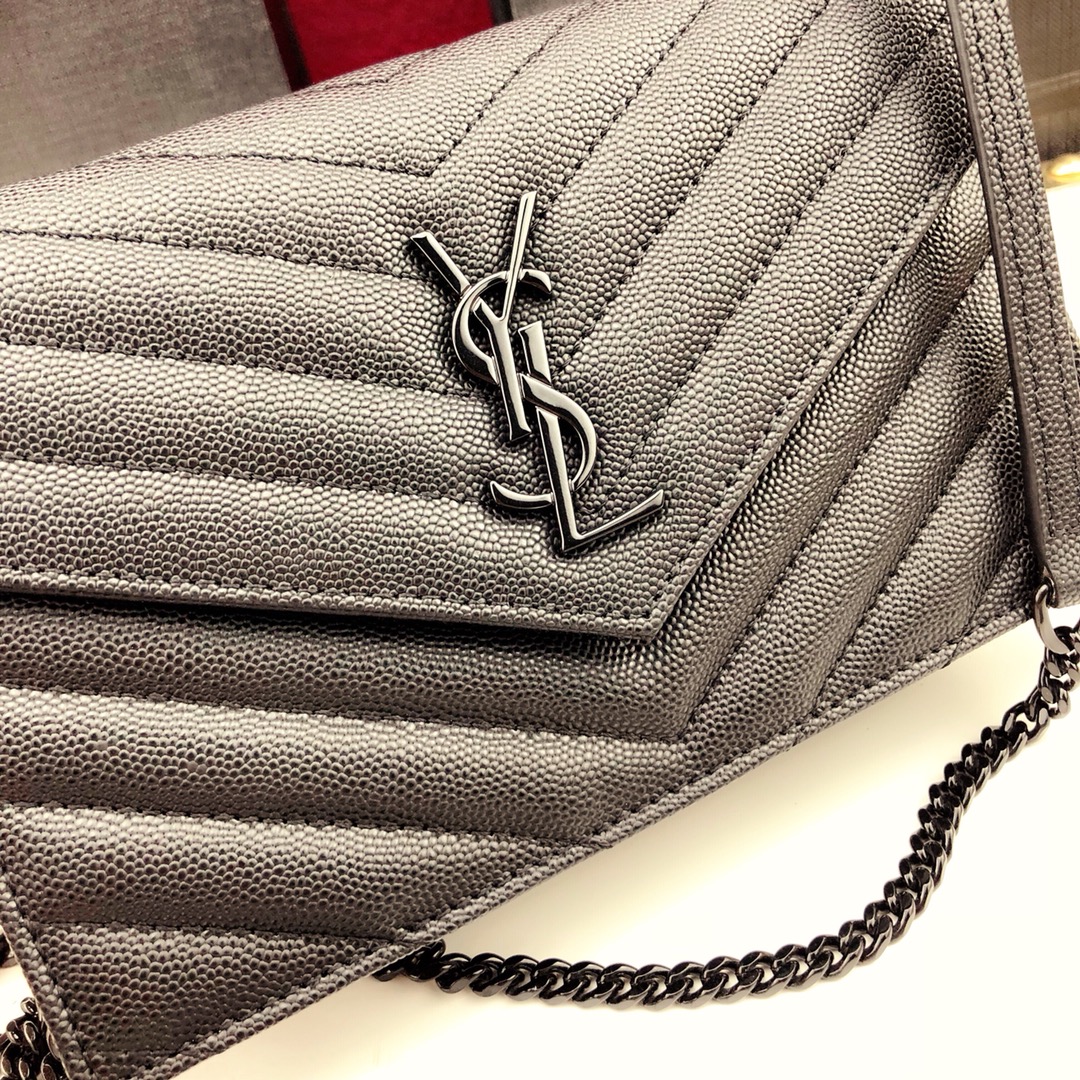 Y51 envelope chain wallet in grain de poudre embossed leather black metal black 393953 19 x 11.5 x 4 cm