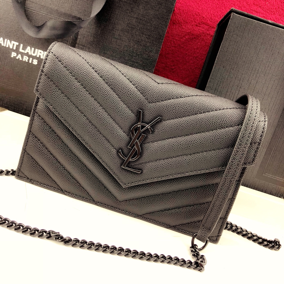 Y51 envelope chain wallet in grain de poudre embossed leather black metal black 393953 19 x 11.5 x 4 cm