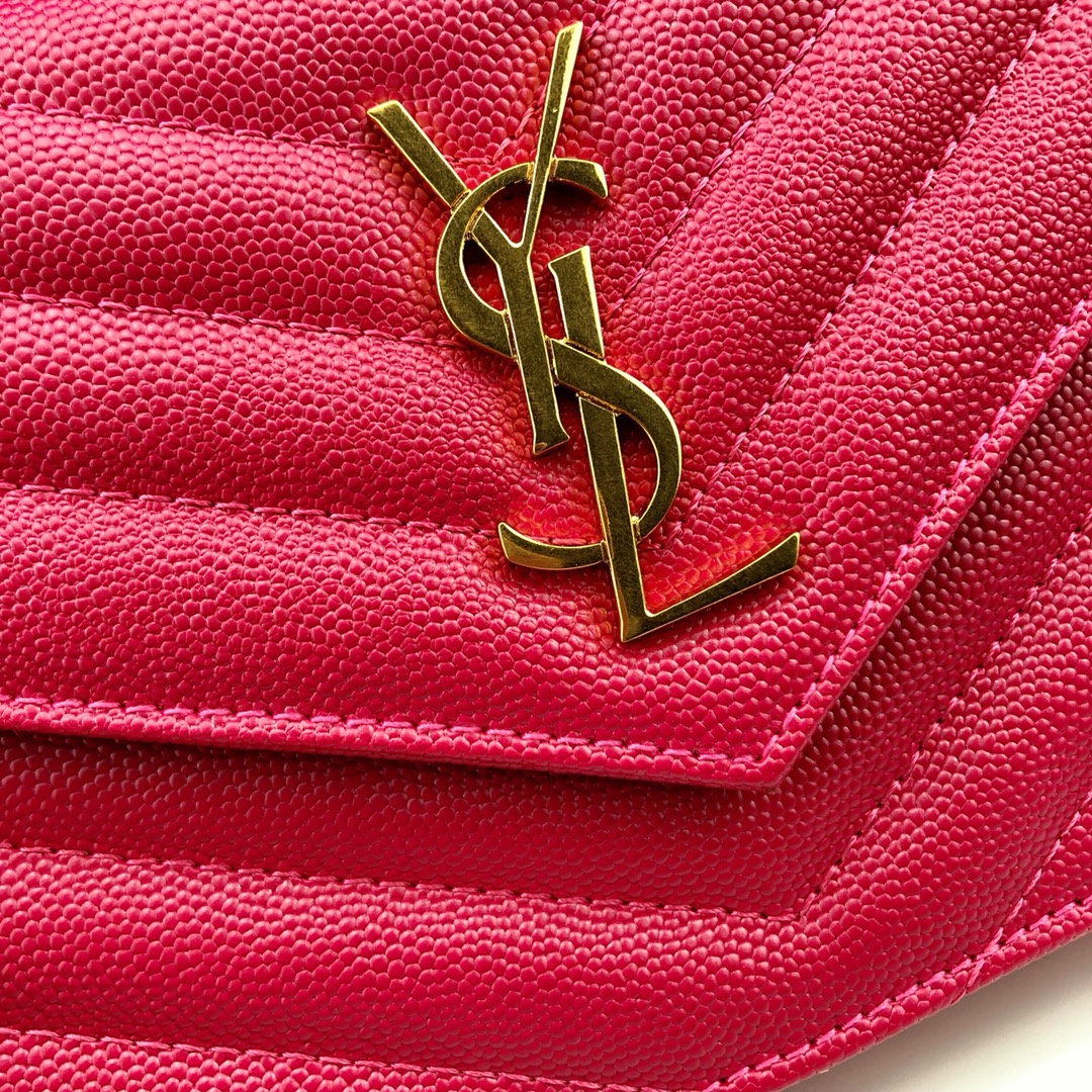 Y51 envelope chain wallet in grain de poudre embossed leather dark pink 393953 19 x 11.5 x 4 cm