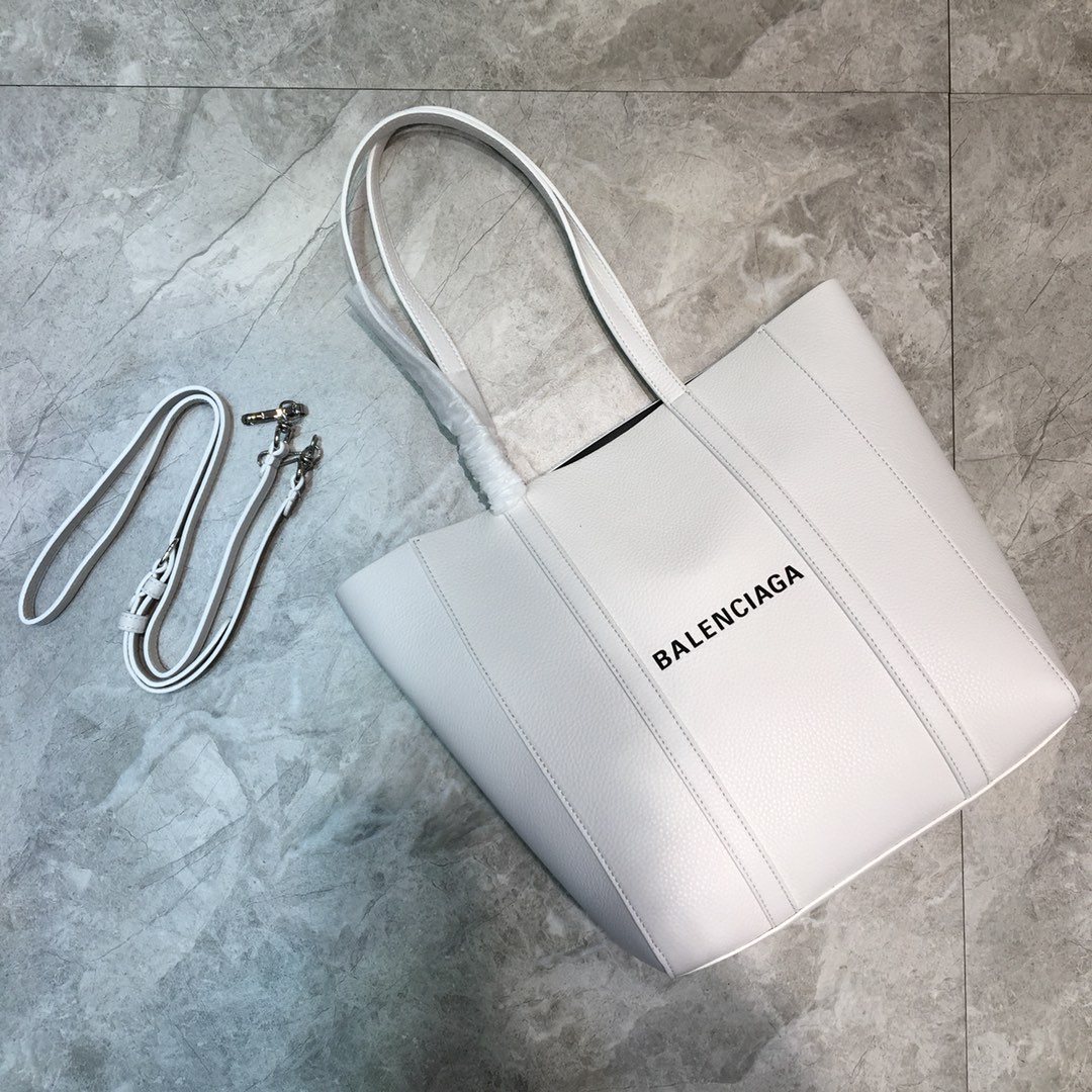 Ba1en*iaga women's everyday xs tote bag in white 551810 24.5 x 12 x 28 cm
