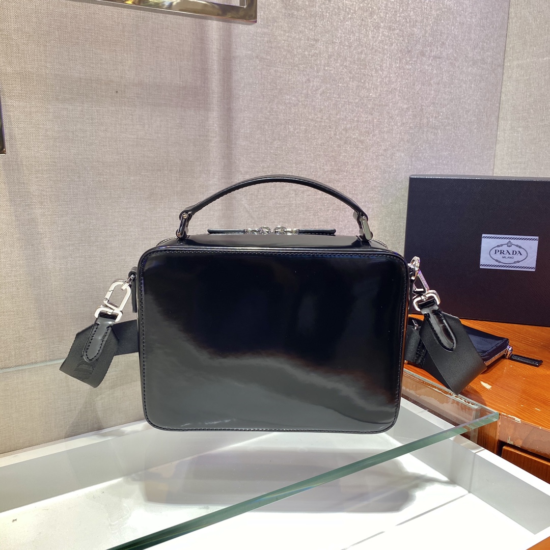 Pra*a brique saffiano leather cross-body bag black 2vh069 22 x 16 x 6 cm