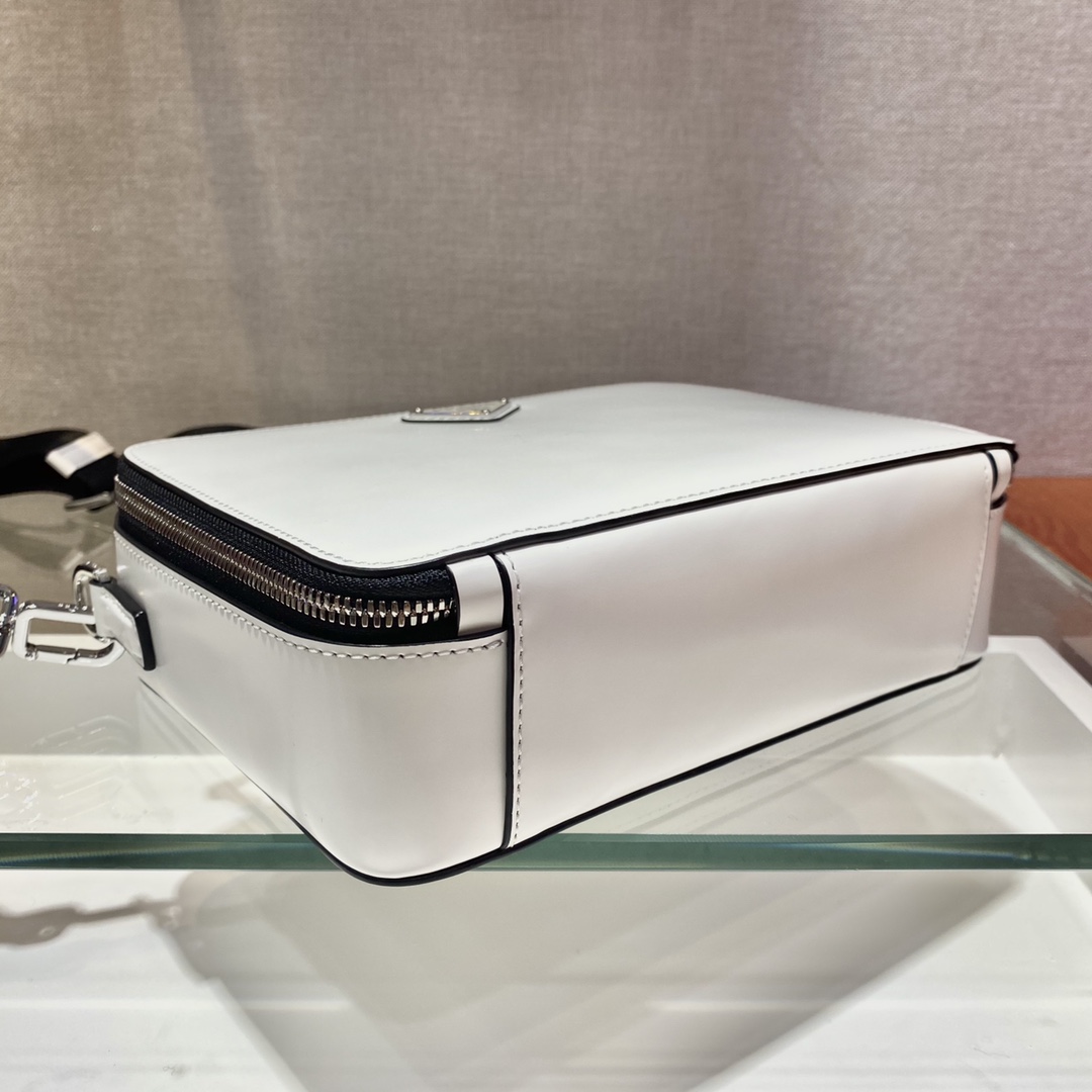 Pra*a brique saffiano leather cross-body bag white 2vh069 22 x 16 x 6 cm