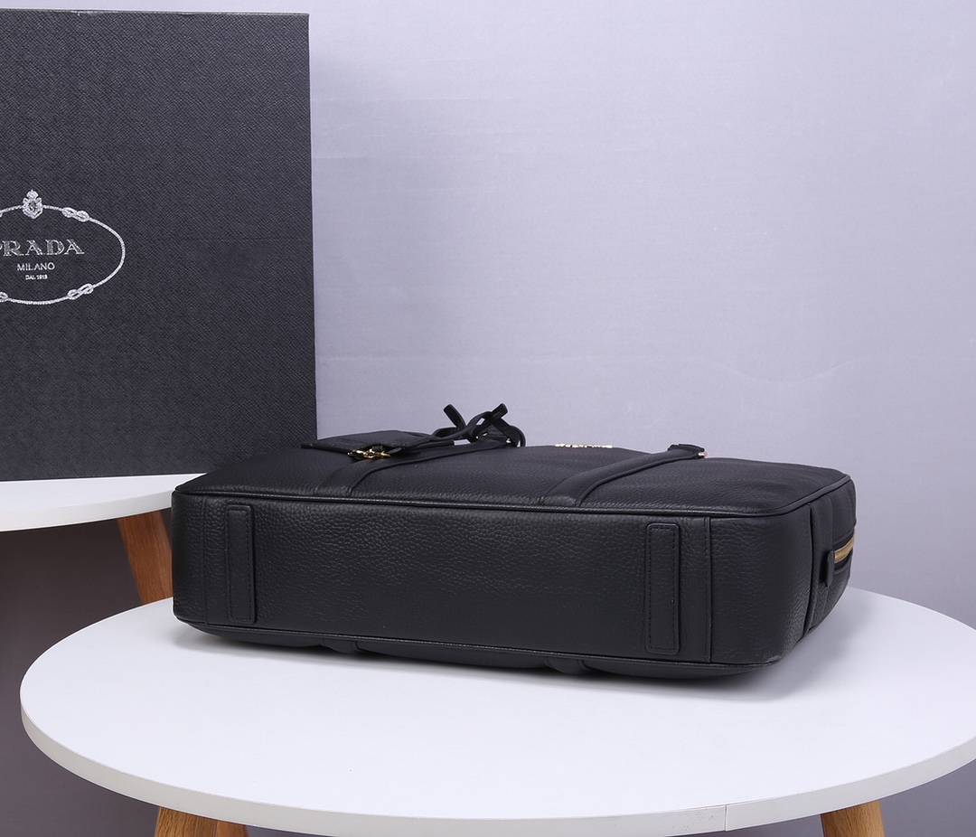 pra*a briefcase grained cowhide leather G01den metal black 8017 40 x 30 x 9 cm