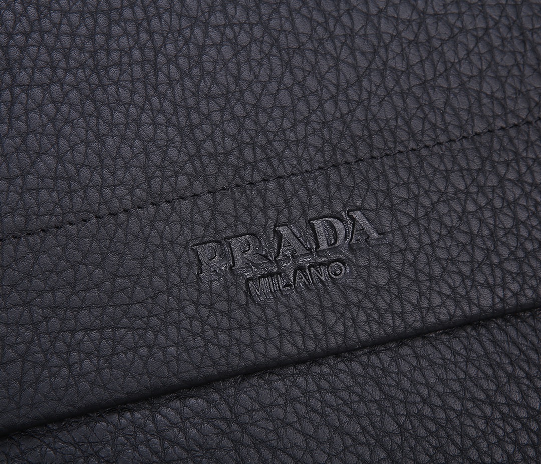 Pra*a leather shoulder strap black 1663 32 x 36 x 9 cm