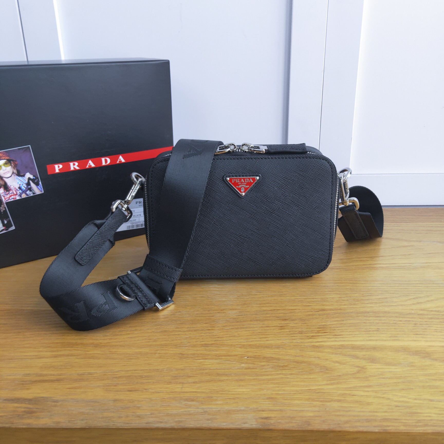 Pra*a brique saffiano leather cross-body bag black and red 2vh070 18 x 12 x 5.5 cm