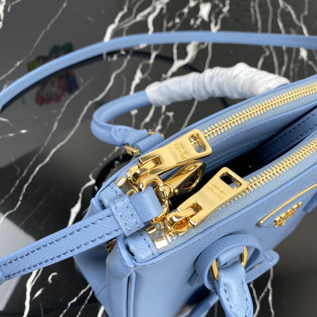 Pra*a micro galleria saffiano leather bag light blue 1ba906 20 x 15 x 9.5 cm