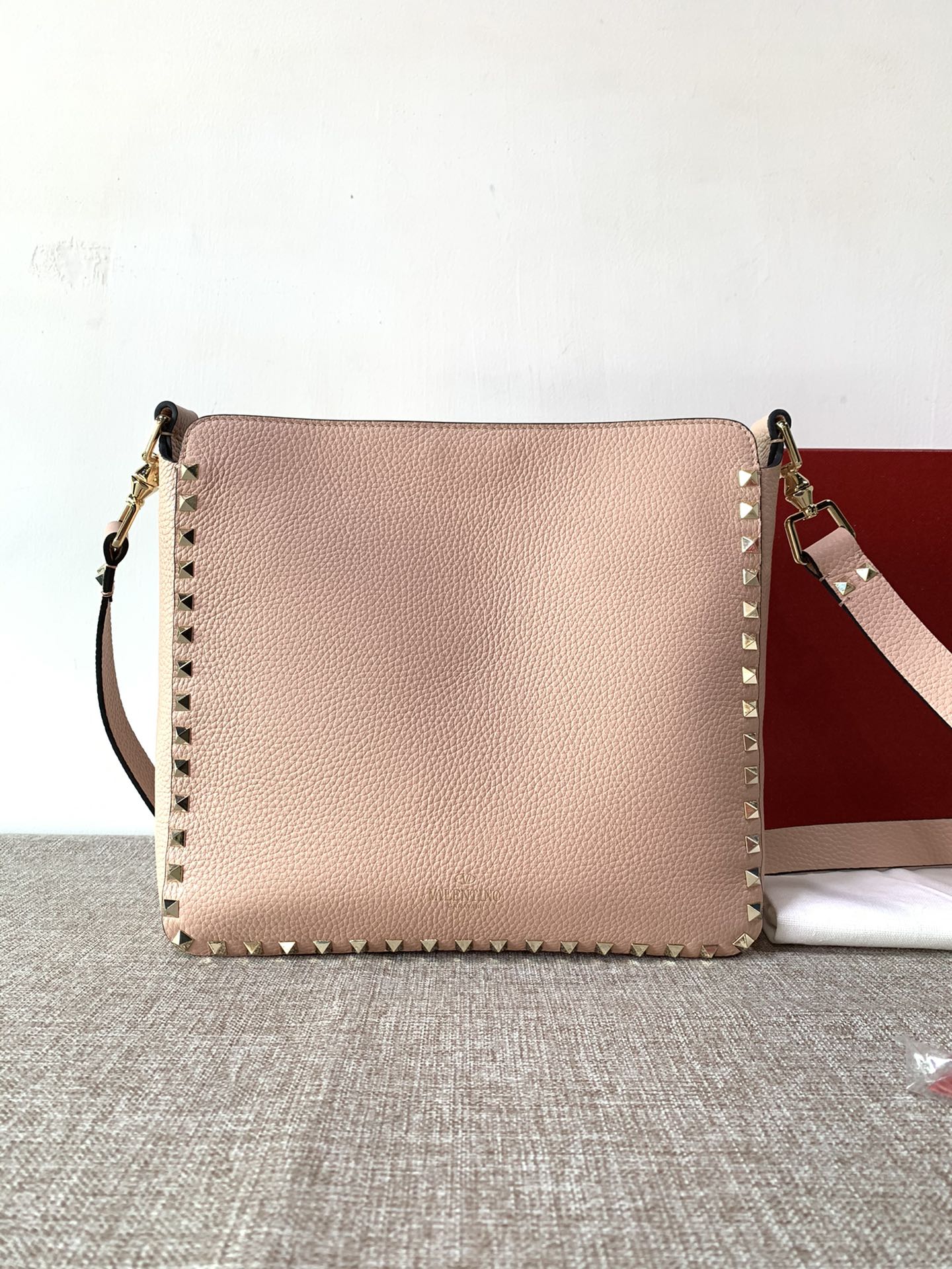 Va1e*ntin0 medium garavani rockstud tote soft cowhide leather pink 50031s 27 × 7 × 25 cm