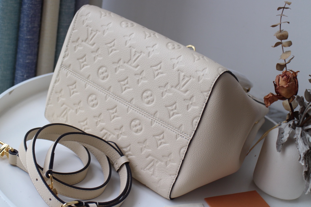 l0vis Vvtt0n fold tote mm monogram empreinte leather creme m45409 23 x 28 x 19 cm