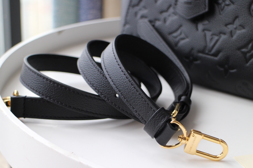 l0vis Vvtt0n fold tote mm monogram empreinte leather black m45409 23 x 28 x 19 cm