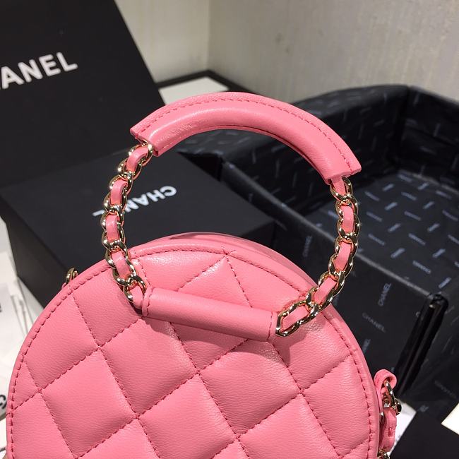Ch**el woven chain handle round bag pink ap1176  2 x 12 x 5 cm