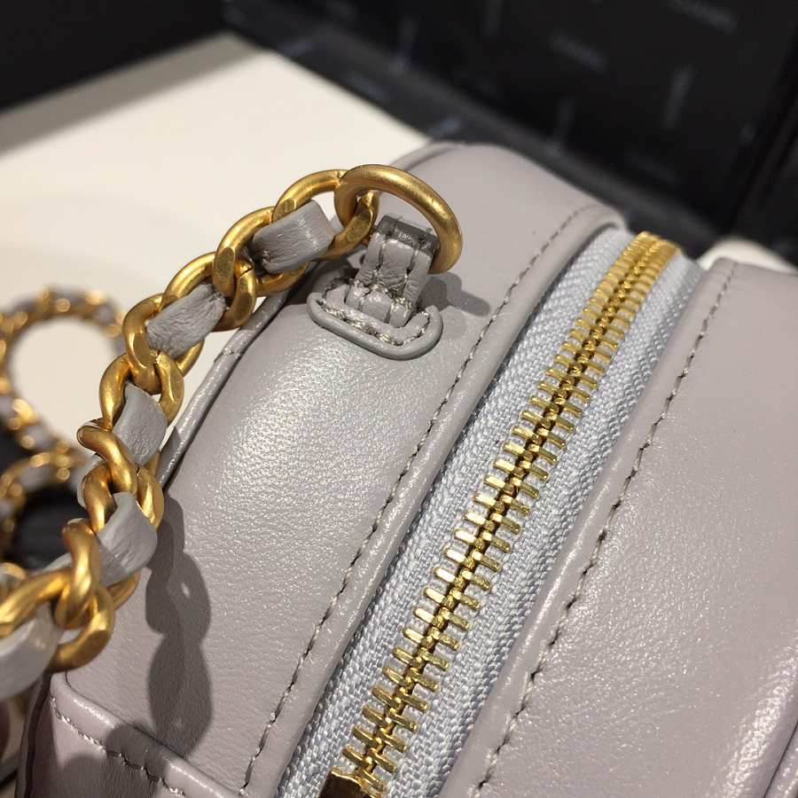 Ch**el quilted pearl crush round bag grey as1449 12 x 12 x 4.5 cm