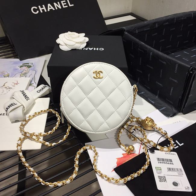 Ch**el quilted pearl crush round bag white as1449 12 x 12 x 4.5 cm