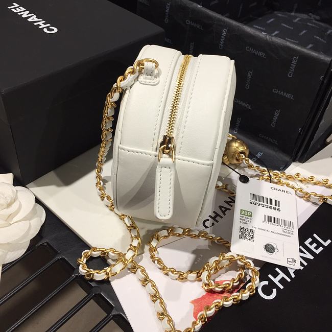 Ch**el quilted pearl crush round bag white as1449 12 x 12 x 4.5 cm