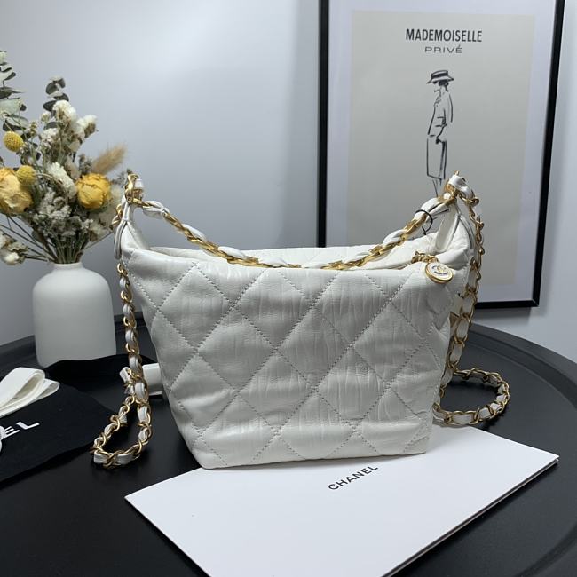 Ch**el hobo bag white as2480 15 x 12.5 x 18 cm