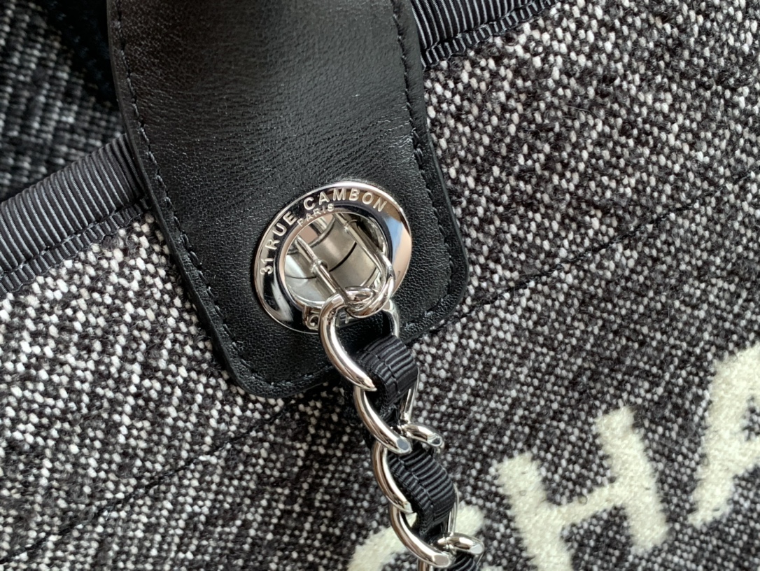 Ch**el deauville tote bag black 38 cm