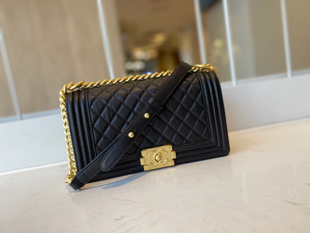 ch**el boy handbag grained calfskin & ruthenium-G01den metal black a67086 25 cm
