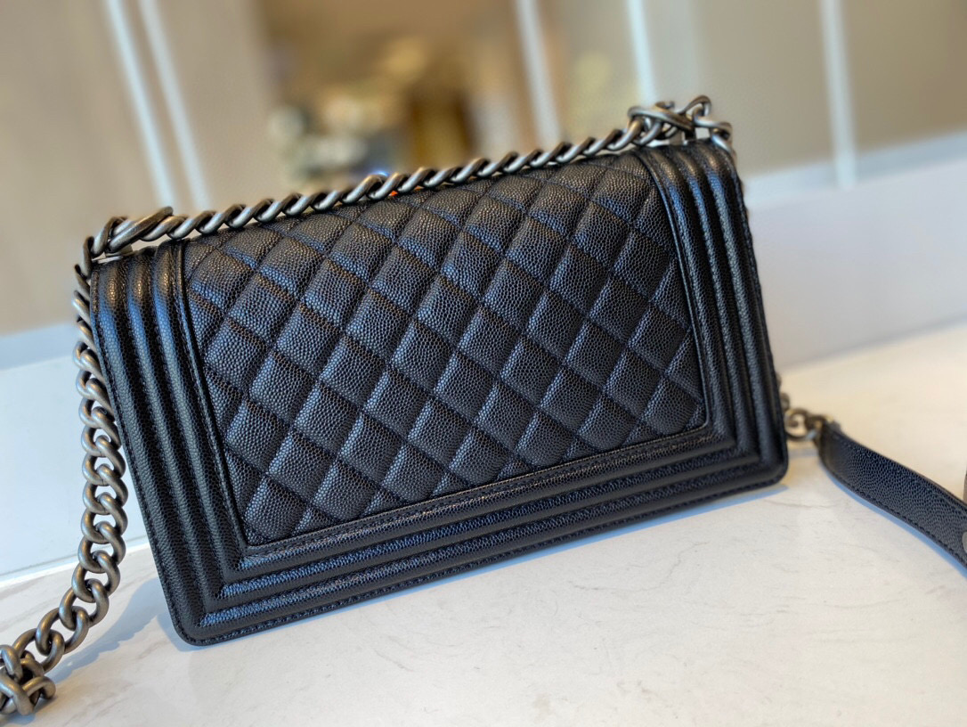 Ch**el boy handbag grained calfskin & ruthenium-finish metal black a67086 25 cm