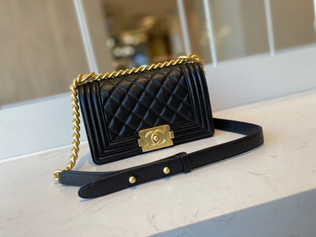 ch**el small boy handbag grained calfskin & G01den metal black a67085 20 cm