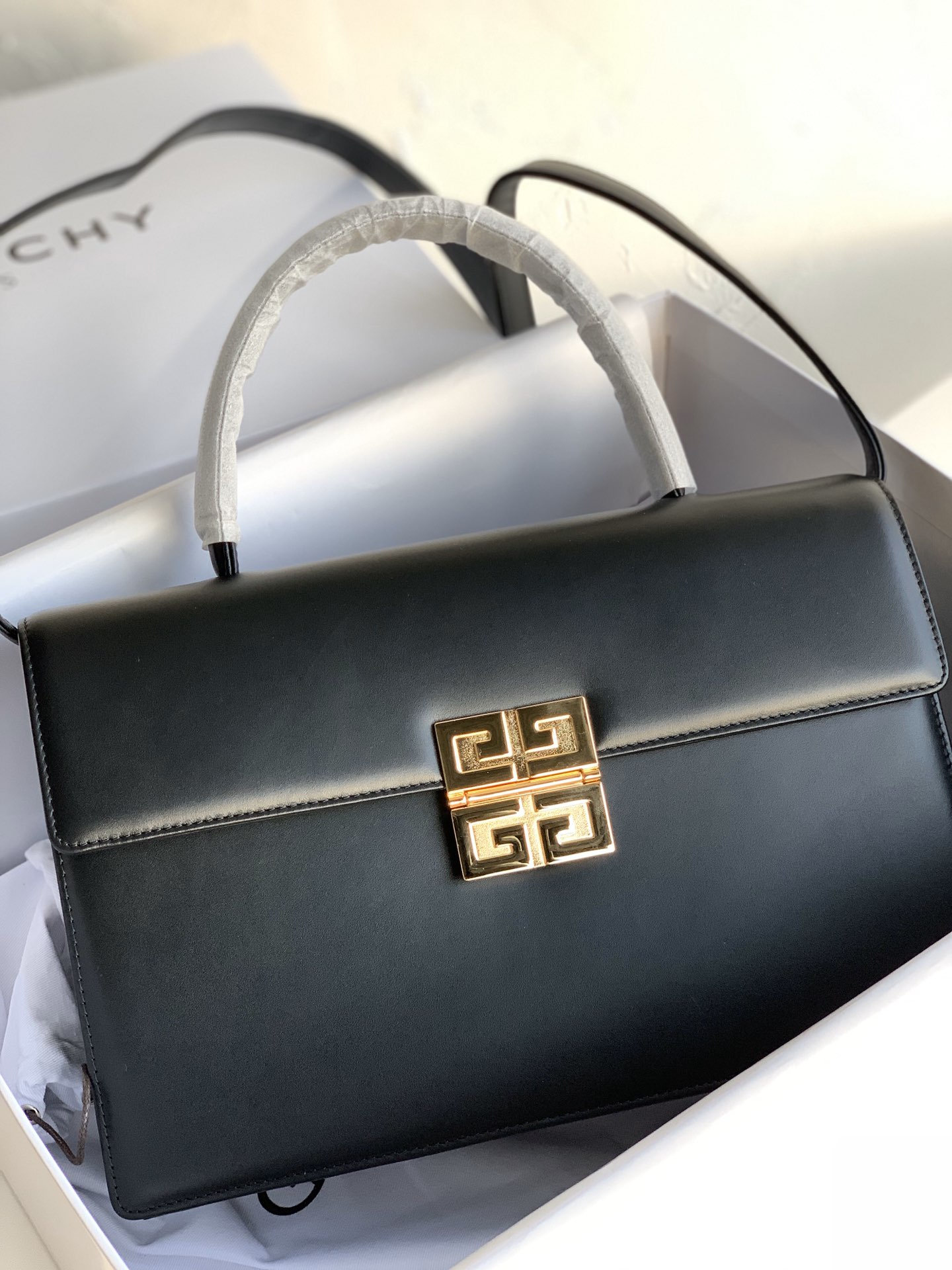 G1uenchy maroquinerie leather bag black 29 x 19 x 10 cm