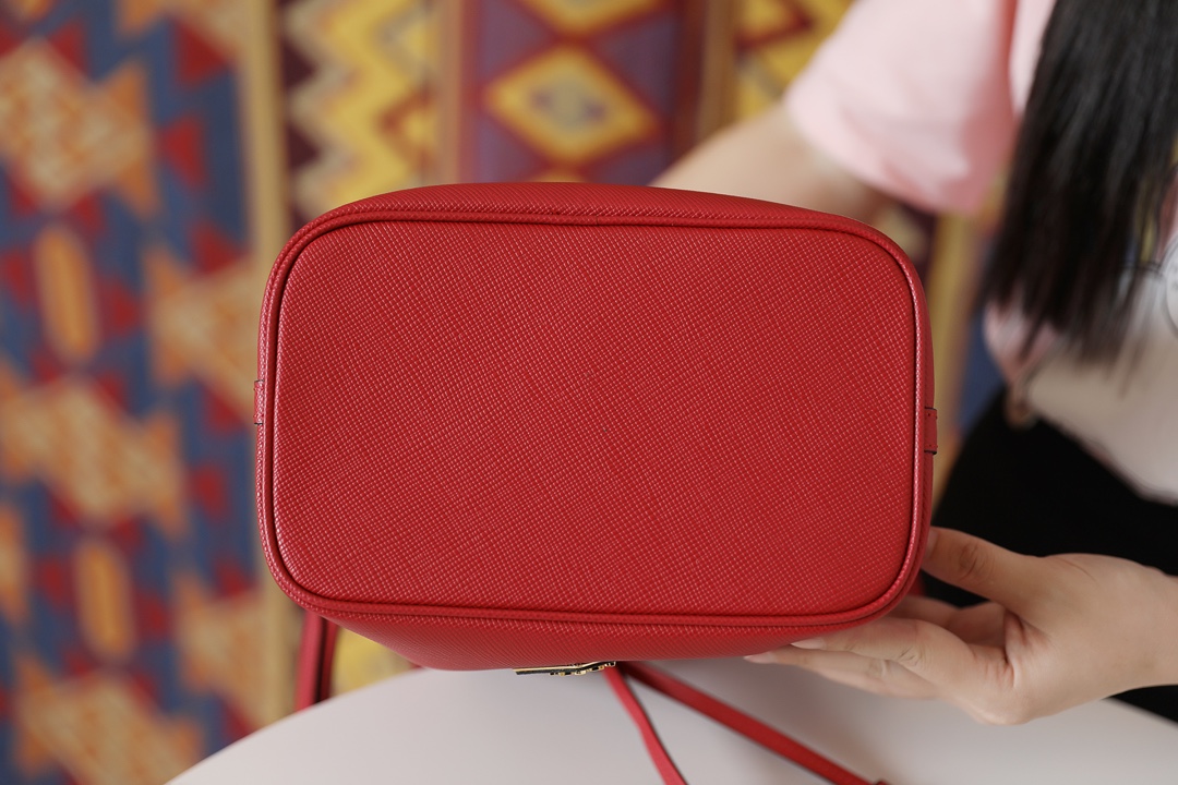 Pra*a saffiano leather bucket bag red 1be032 22 × 22 × 14 cm