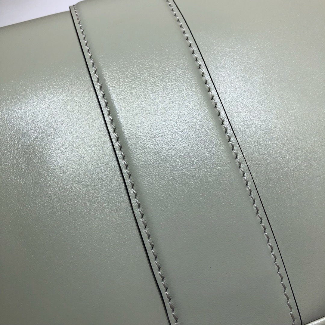 Gvc*1 small arli shoulder bag leather white 550129 25 x 16 x 5.5 cm