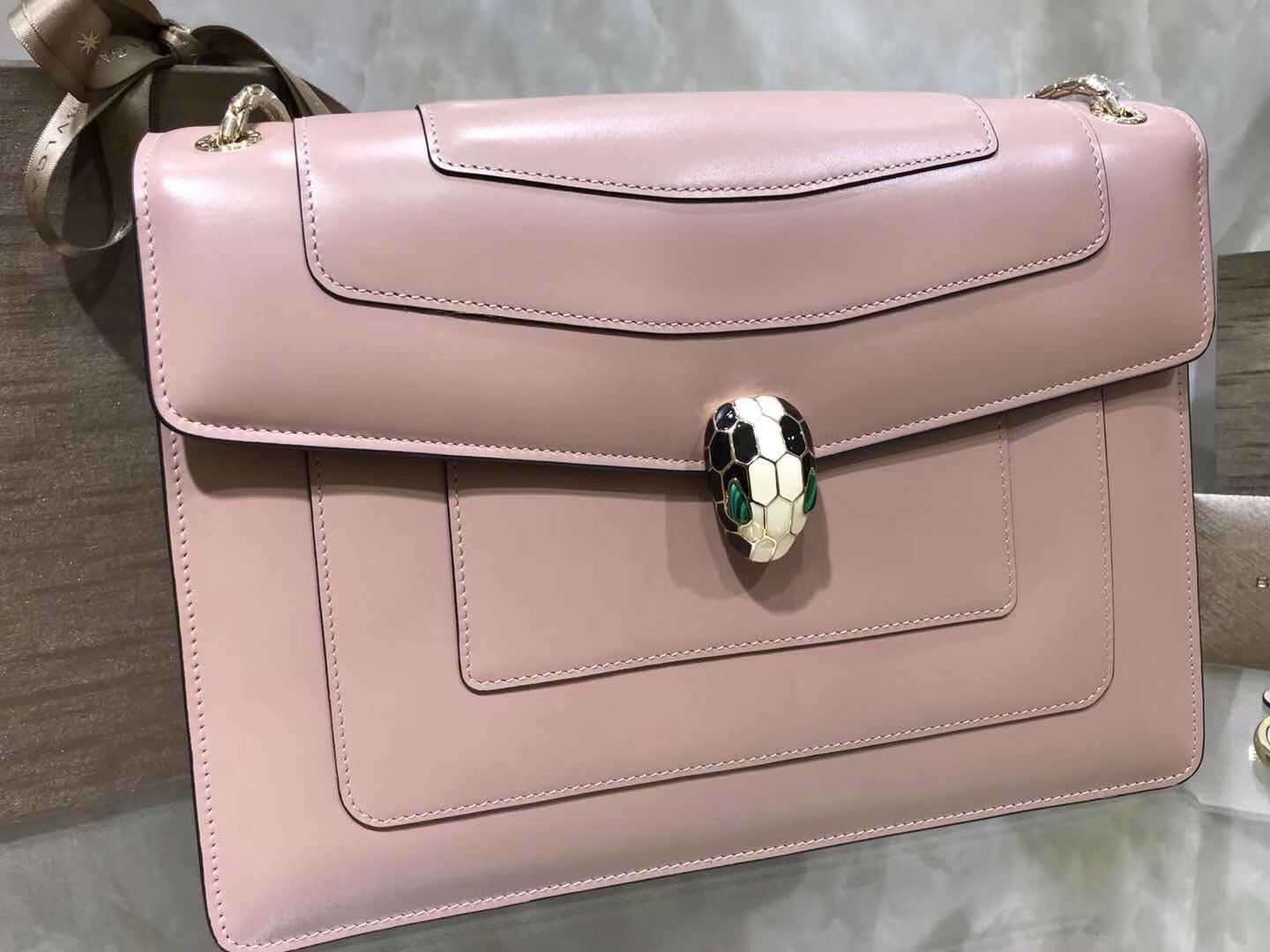 Bv1g*ai serpenti forever shoulder bag leather pink beige 280153 28 x 19 x 8 cm