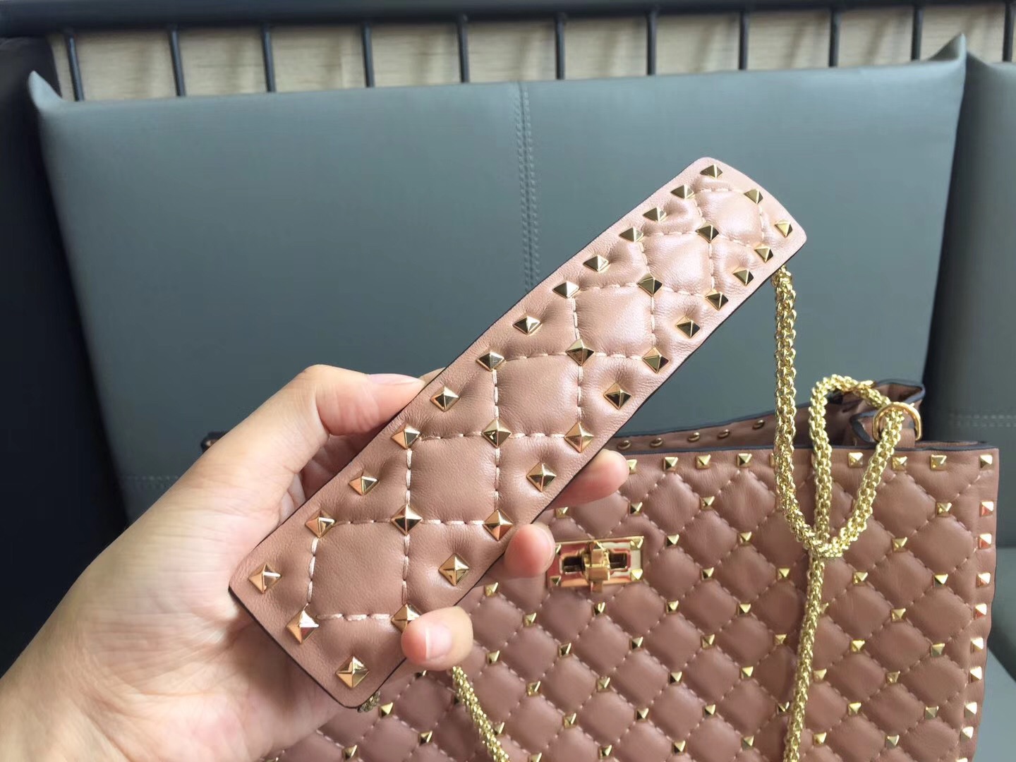 Va1e*ntin0 rockstud spike tote bag nude pink 33 x 12 x 23 cm