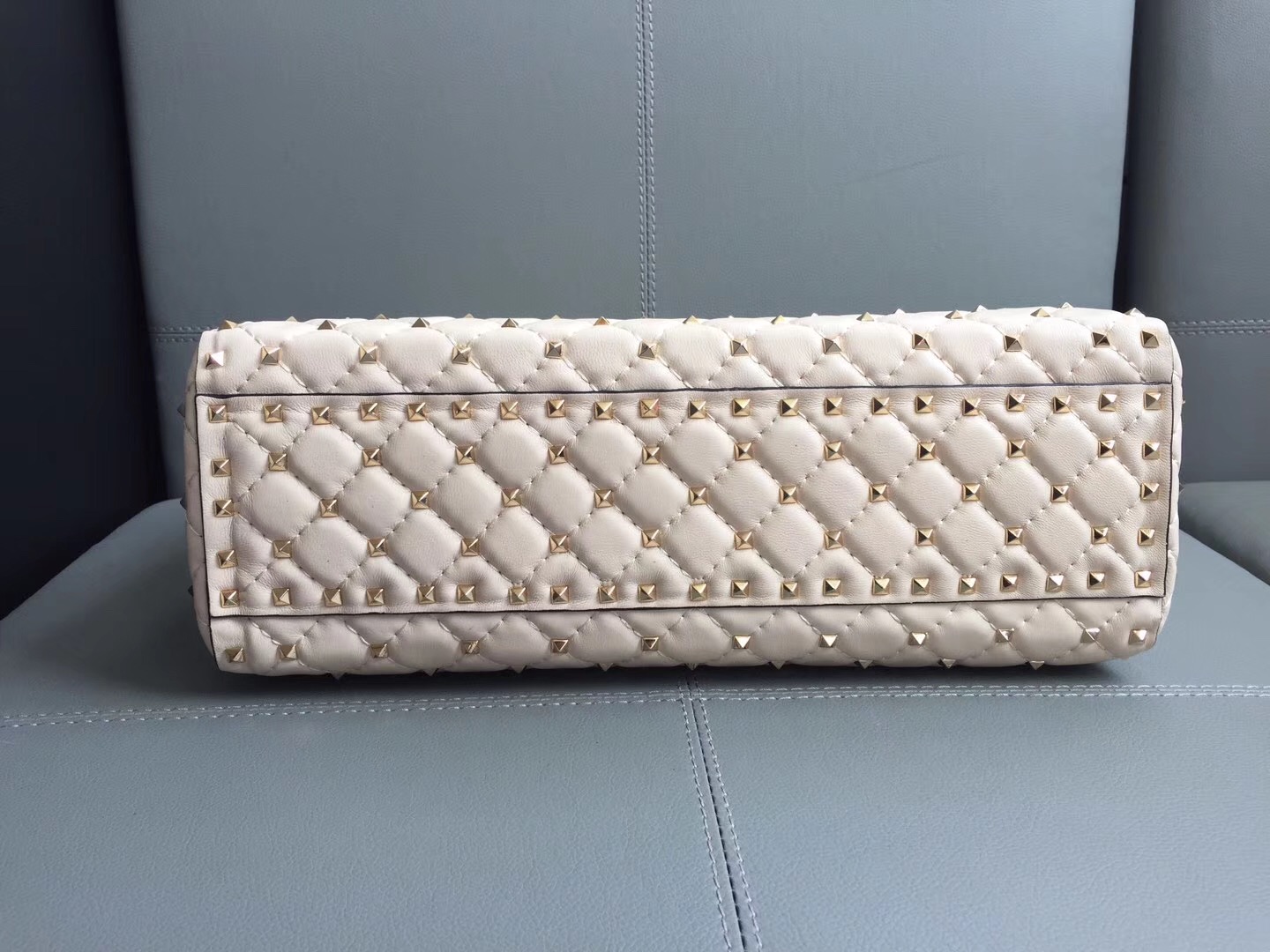 Va1e*ntin0 rockstud spike tote bag white 33 x 12 x 23 cm