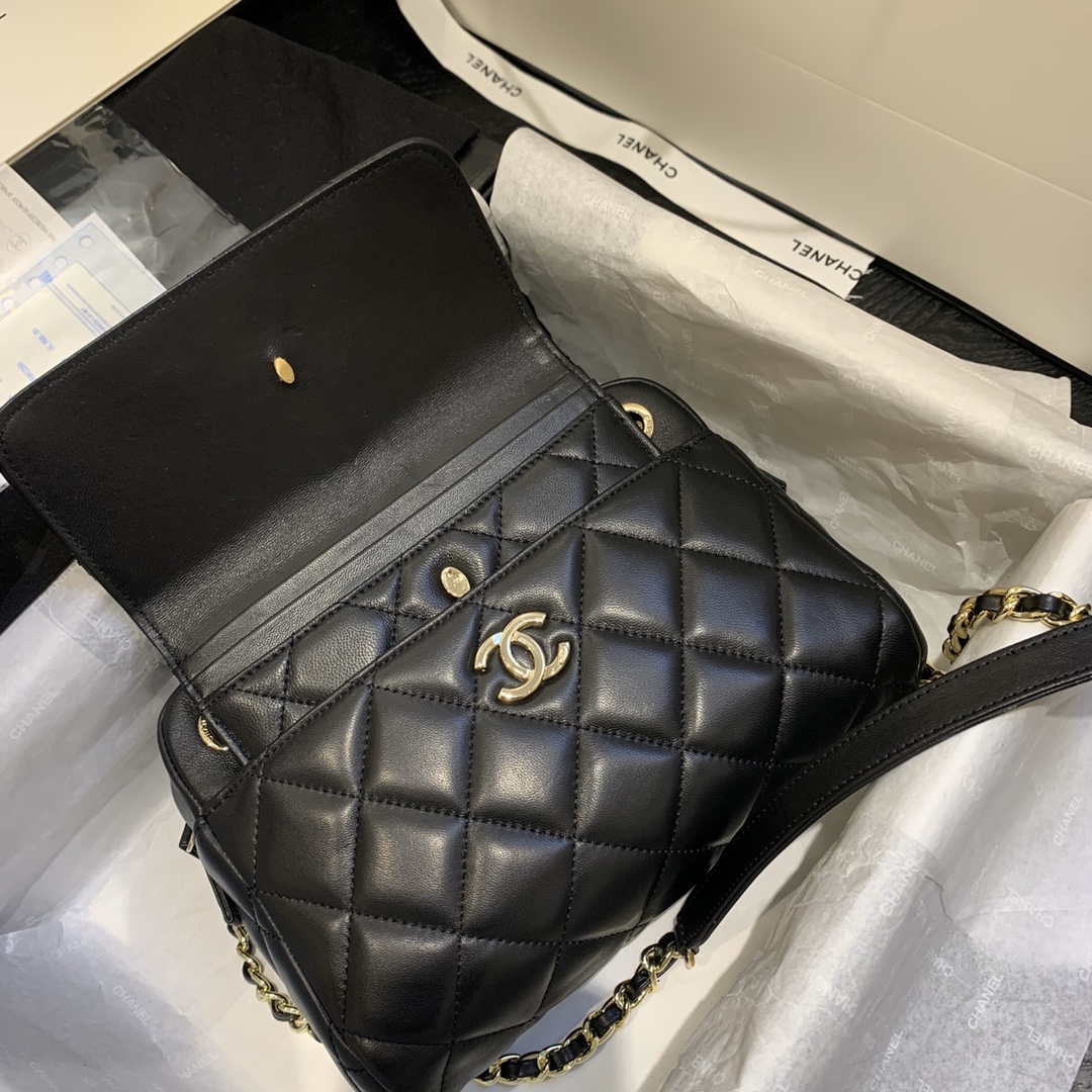 Ch**el camera case with extra clutch leather black as1367 22 x 15 x 6 cm