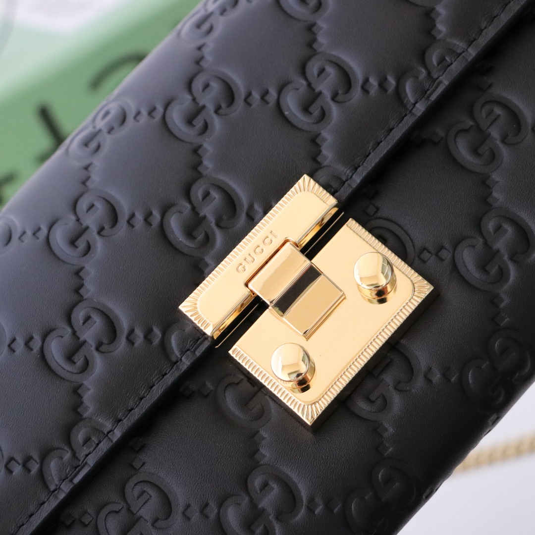 Gvc*1 padlock continental wallet Gvc*1 signature leather black 453506 19 x 10 x 3.5 cm
