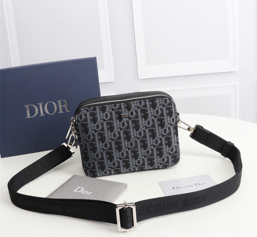 D10r messenger pouch oblique galaxy leather blue 2esbc119vpd 17 x 12.5 x 6 cm
