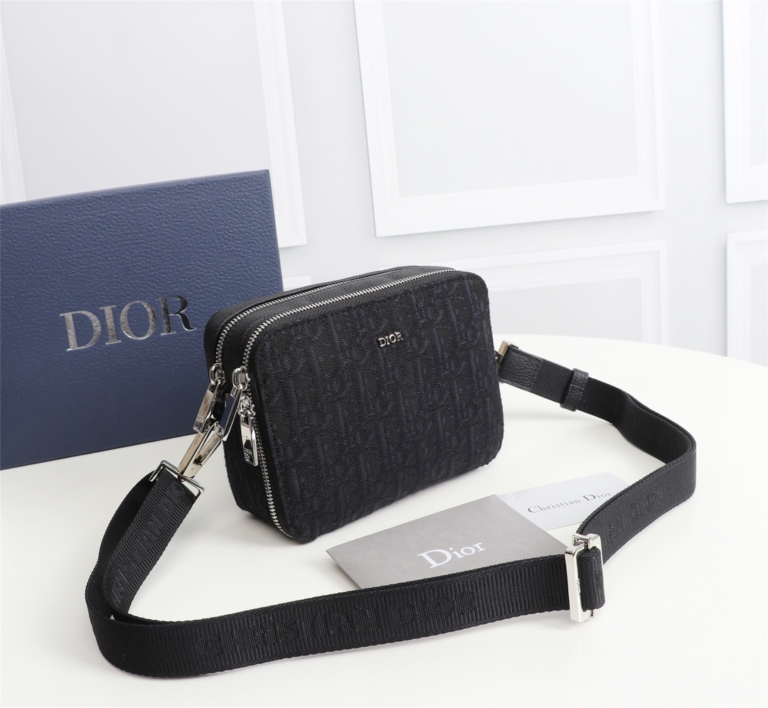D10r messenger pouch oblique galaxy leather black 2esbc119vpd 17 x 12.5 x 6 cm