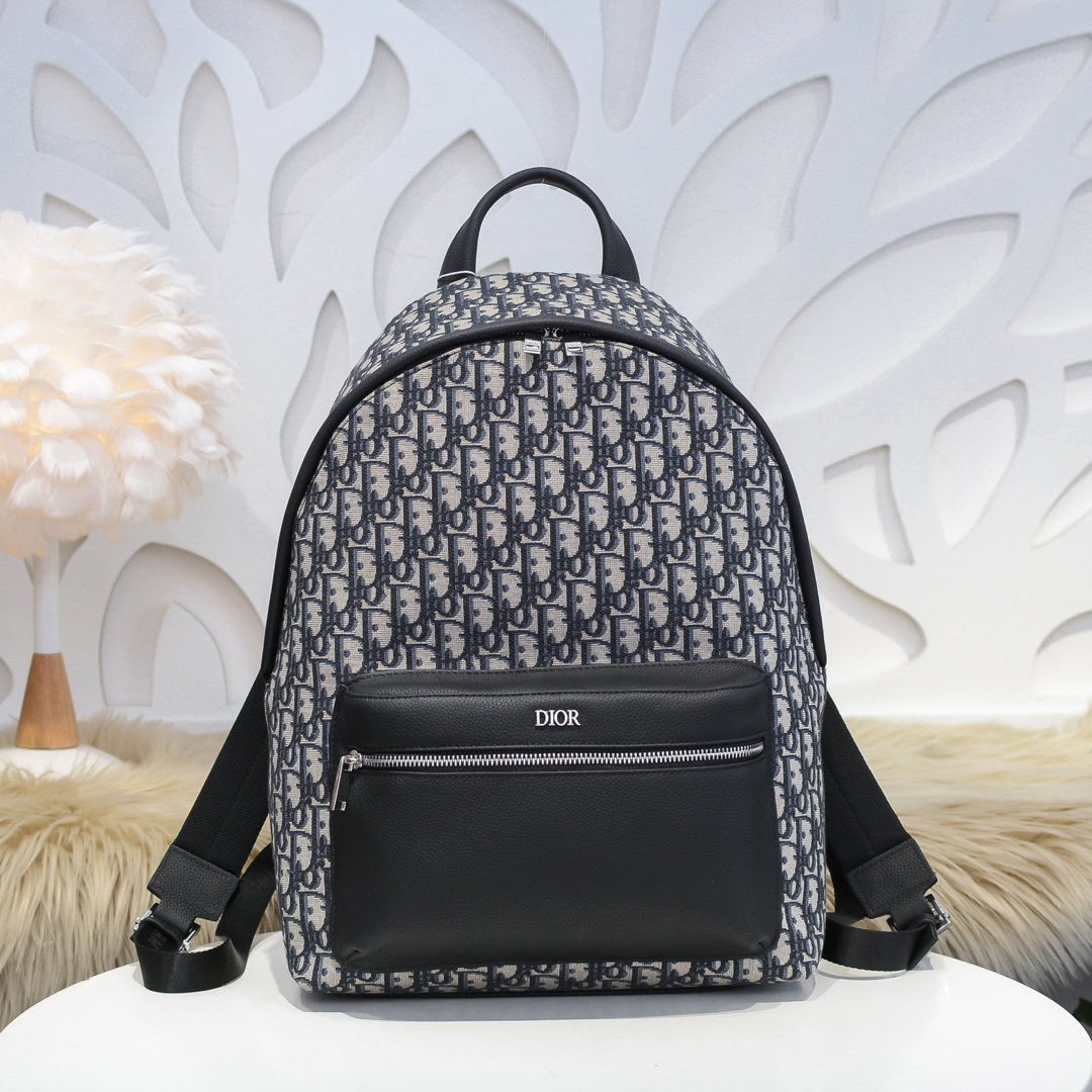 D10r oblique jacquard backpack beige and black 30 x 42 x 15 cm