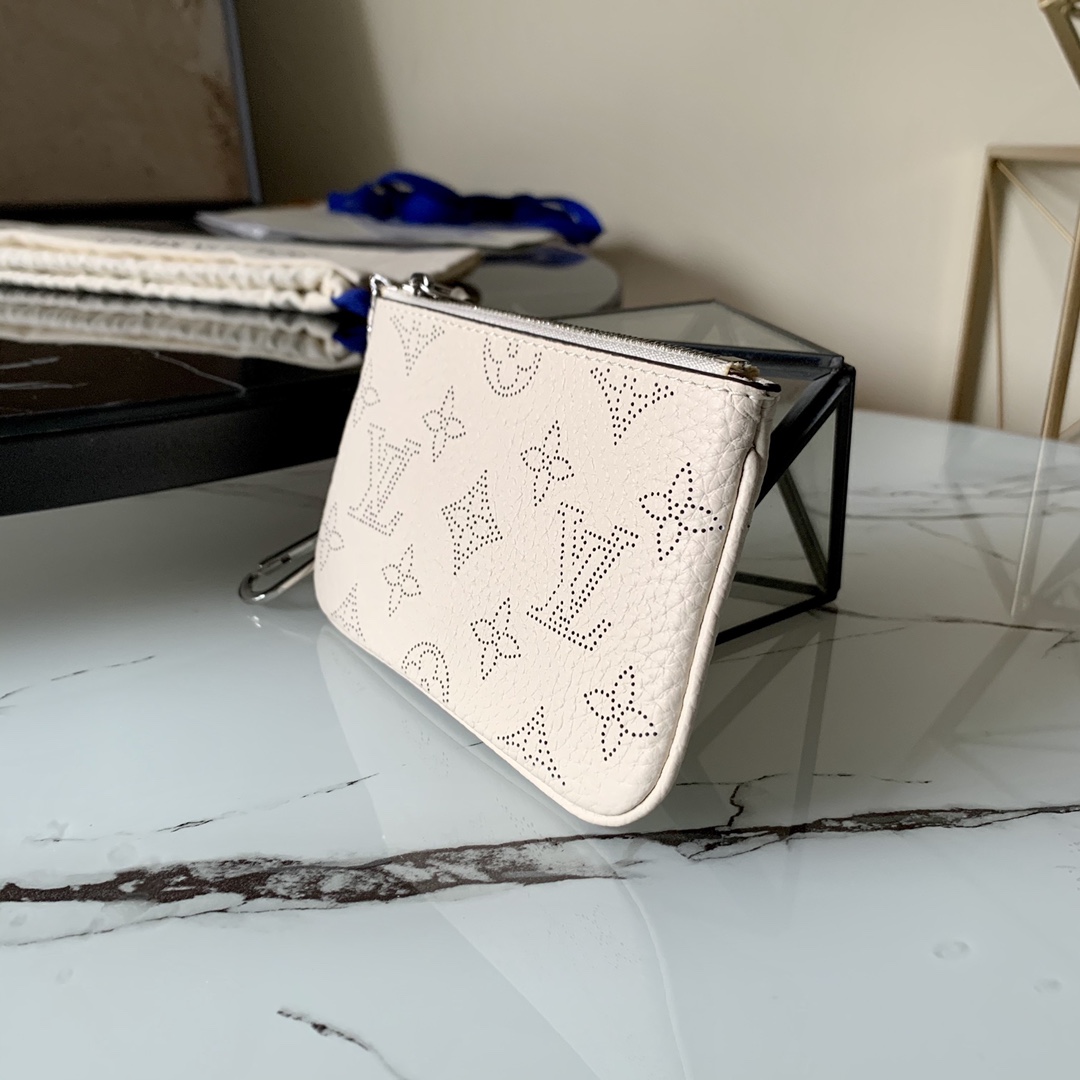 l0vis Vvtt0n key pouch mahina leather monogram pattern white m69508 13.8 x 9 x 1.5 cm