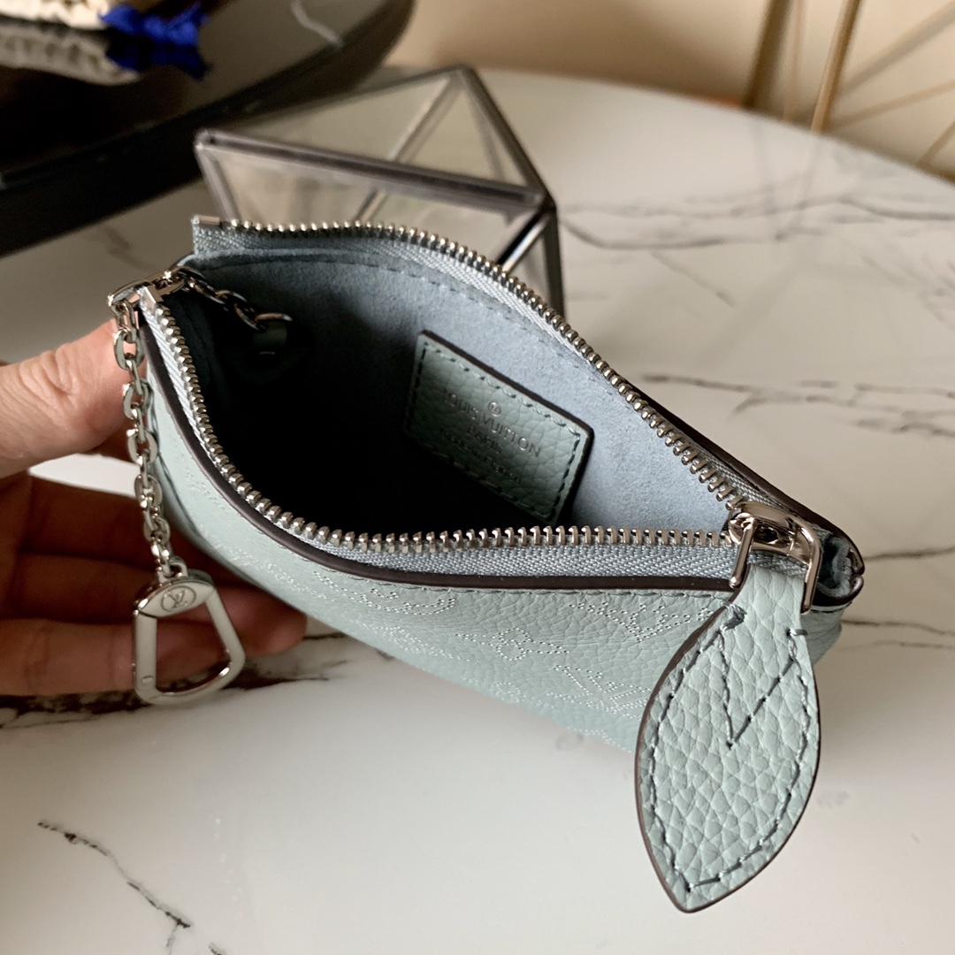 l0vis Vvtt0n key pouch mahina leather monogram pattern vert lagon m80696 13.8 x 9 x 1.5 cm
