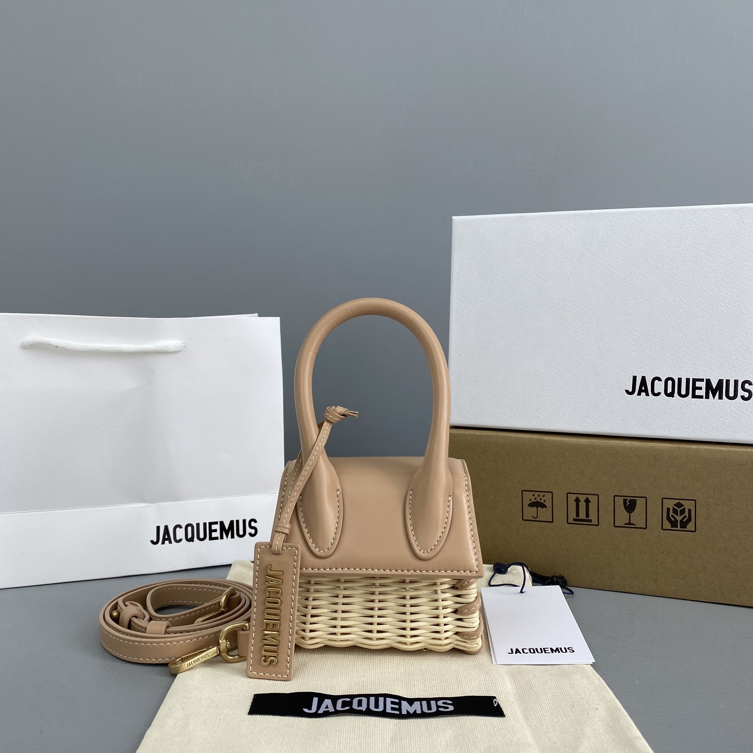 Ja*qvemvs mini le chiquito in leather and rattan creme 211ba01 12 x 8 x 5 cm