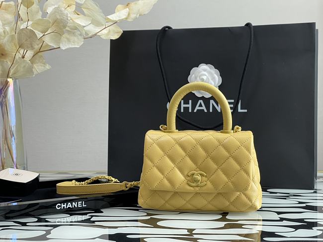 Ch**el mini coco handle grained calfskin yellow a92991 24 x 14 x 6.5 cm