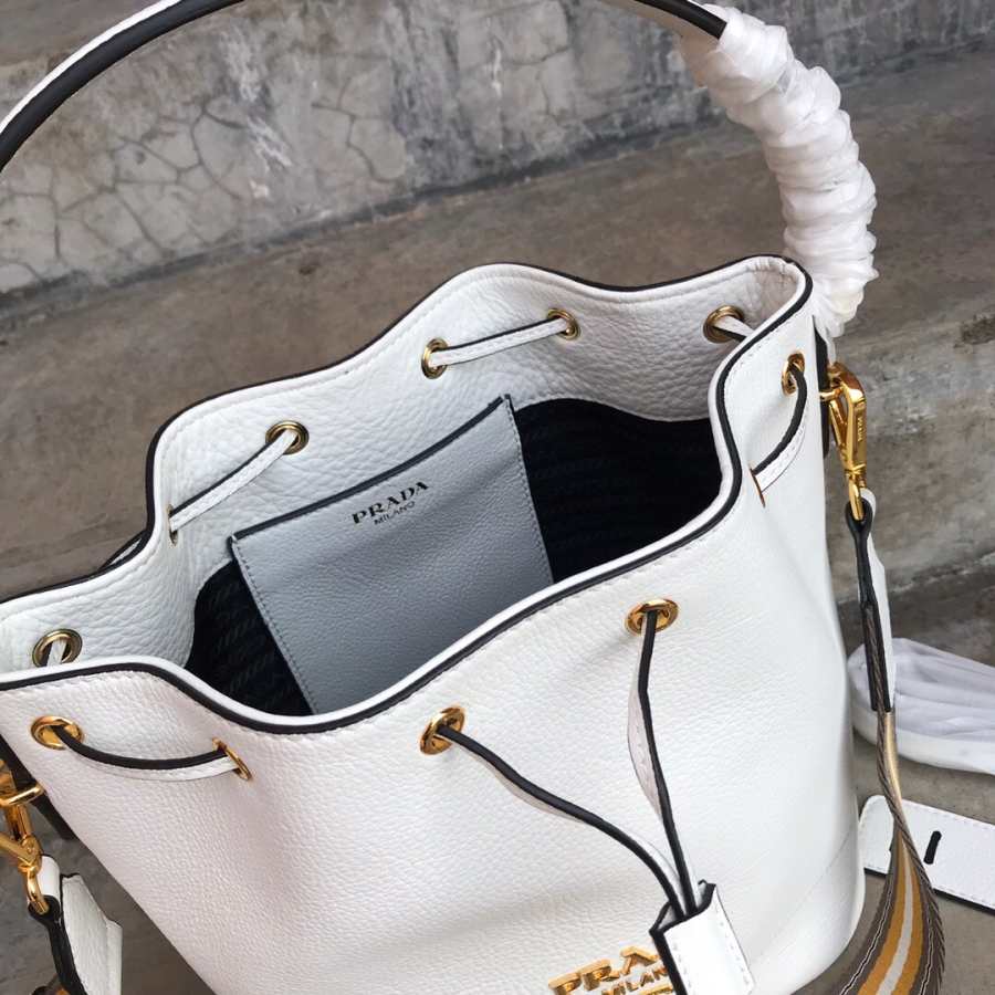 Pra*a bucket leather white 1ba018 18 x 23 x 13 cm