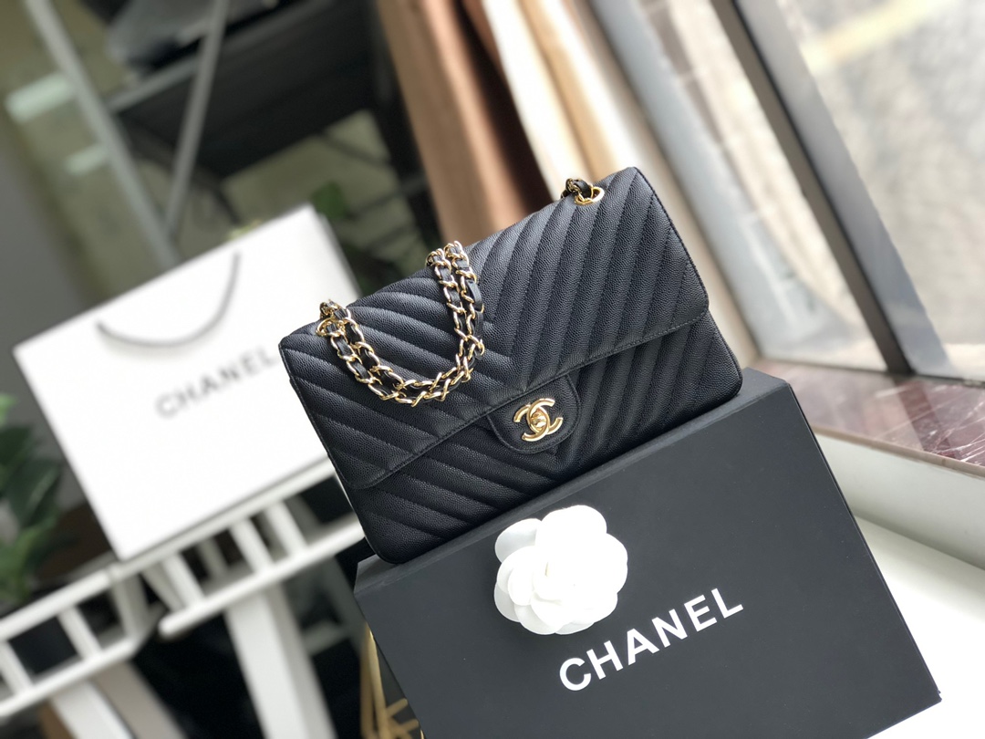 ch**el chevron classic flap bag grained leather G01den metal black a01112 26 x 16 x 7 cm