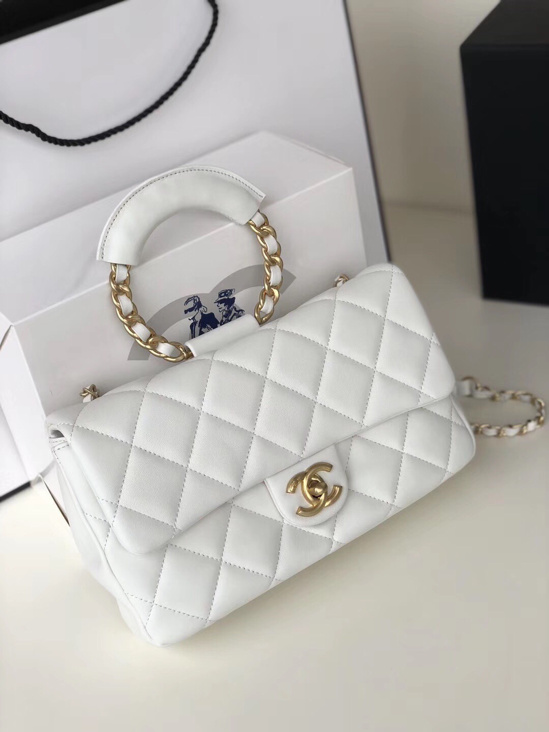 Ch**el circular handle flap bag lambskin white as1358 24 x 15 x 6 cm