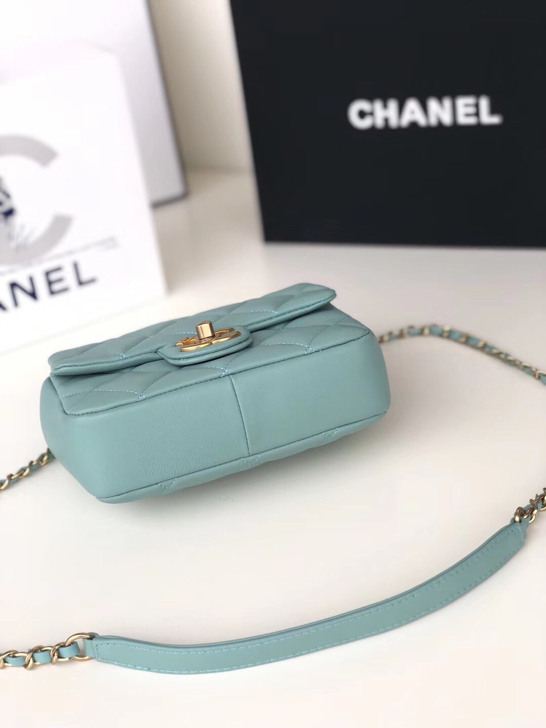 Ch**el small circular handle bag lambskin blue as1357 20 x 18 x 7.5 cm