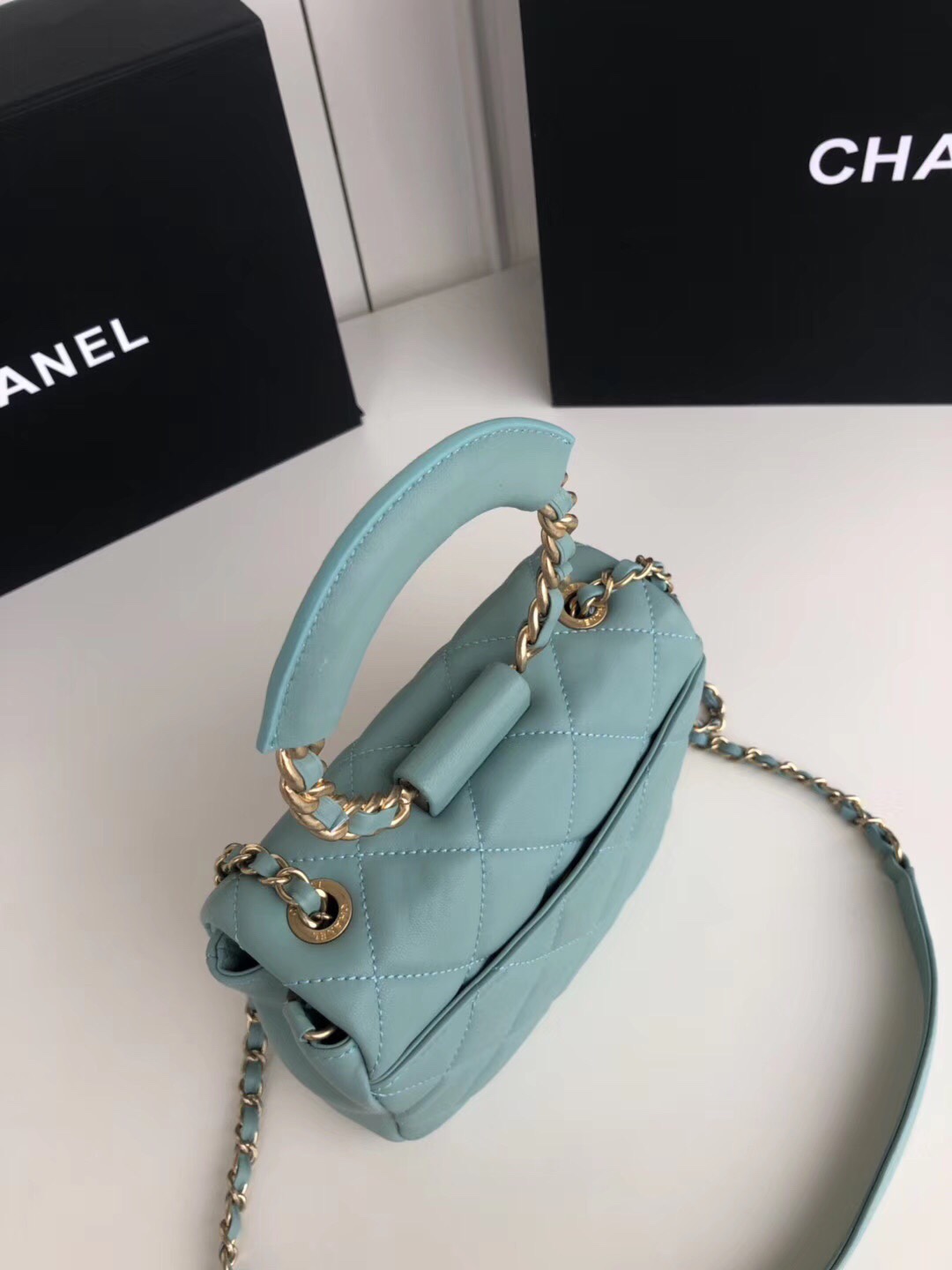 Ch**el small circular handle bag lambskin blue as1357 20 x 18 x 7.5 cm