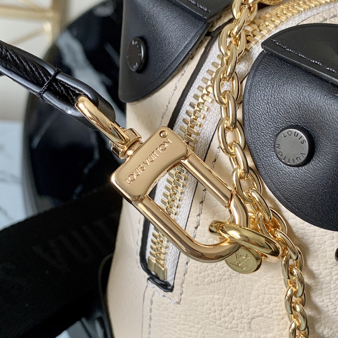 l0vis Vvtt0n petite malle souple bag  wild at heart monogram empreinte leather m58518 20 x 14 x 7.5 cm