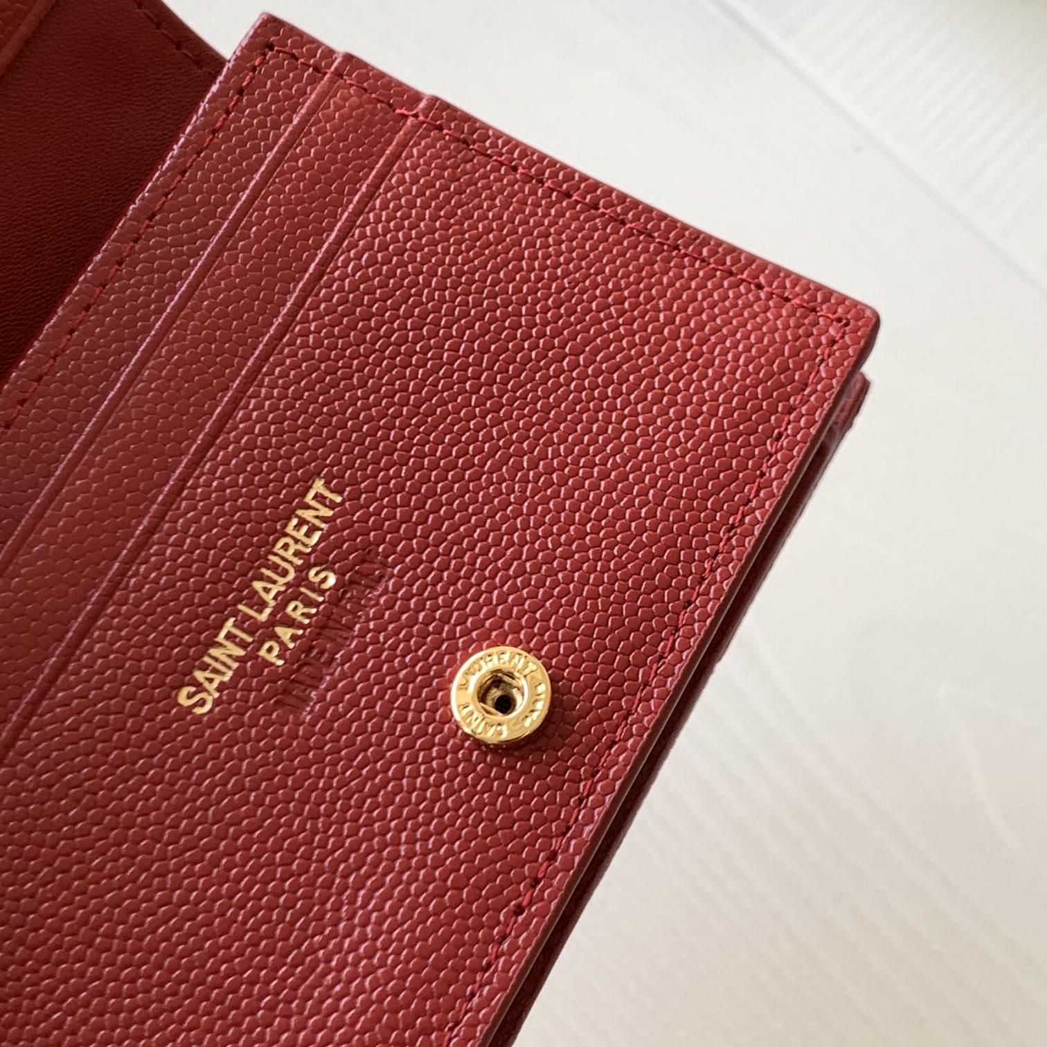 Y51 monogram card case in grain de poudre embossed leather red 530841 11 x 8.5 x 3 cm